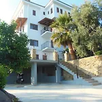 Sun Touch Pelion בית הארחה 3*